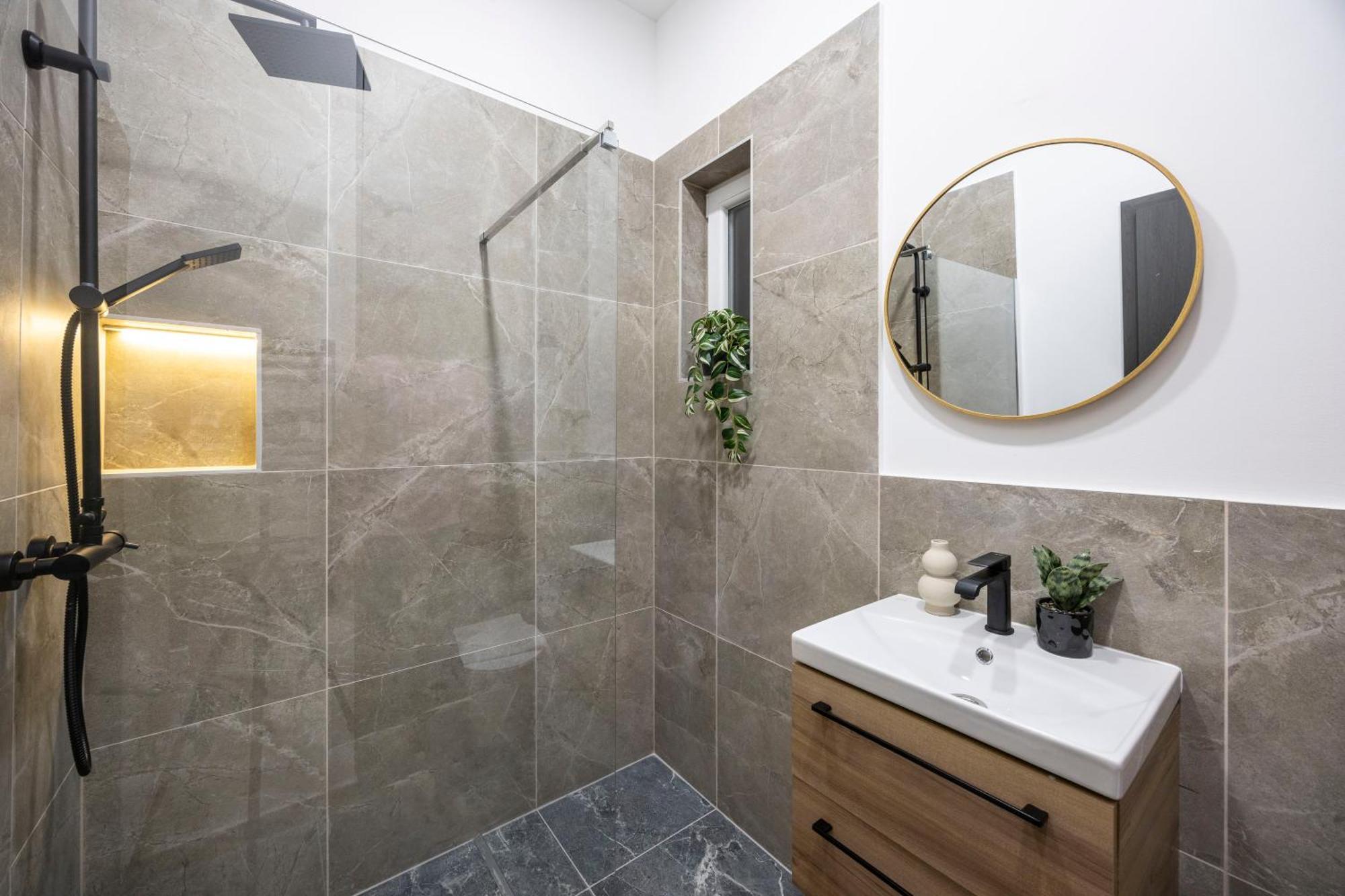 Luxe & Charm Grand With 3bedrm, 3bathrm Apartment